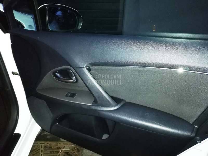 Unutrašnja brava za Toyota Avensis od 2009. do 2015. god.