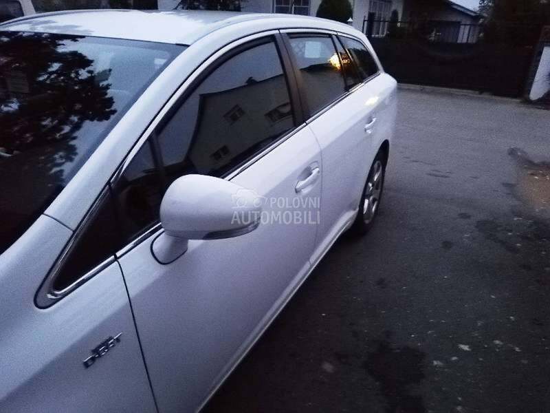 Polustranica ili stub za Toyota Avensis