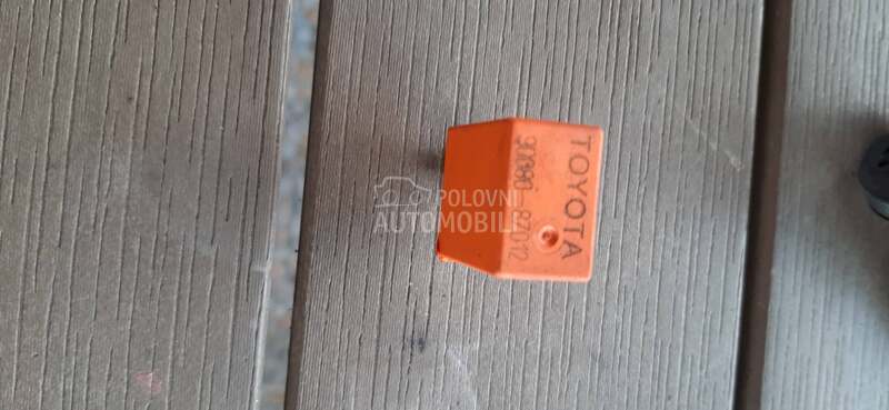 Relej 90080-87012 za Toyota Auris, Avensis, Corolla ... od 2009. do 2015. god.