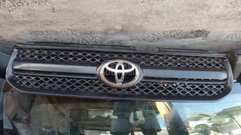 Maska za Toyota RAV 4 od 2000. do 2005. god.