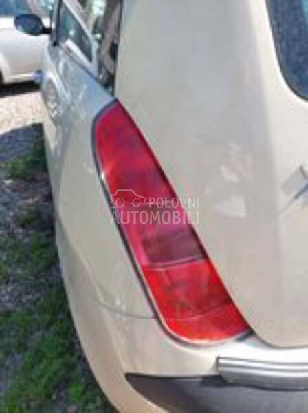 Stop svetla za Lancia Ypsilon od 2003. do 2007. god.