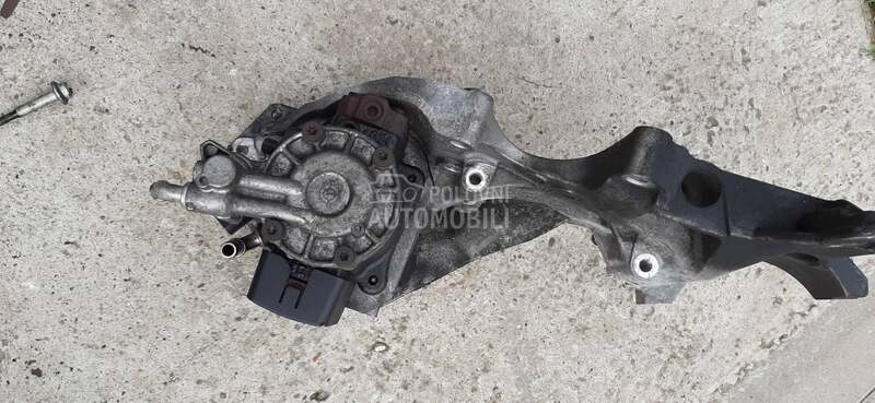 Nosač alternatora 03l903143k za Škoda Rapid, Fabia, Octavia ... od 2008. do 2015. god.