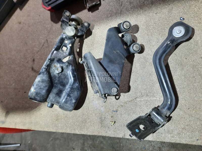 nosac klizac bocnih vrata za Peugeot 807 od 2000. do 2010. god.