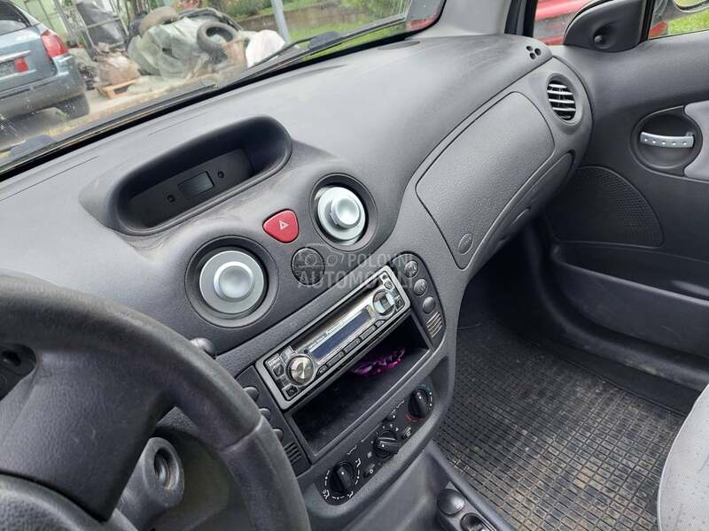 Unutrašnja maska, lajsna za Citroen C3 od 2002. do 2008. god.