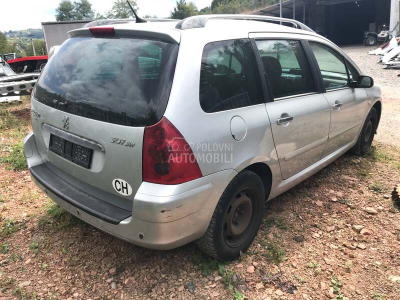 desni far za Peugeot 307 od 2001. do 2008. god.