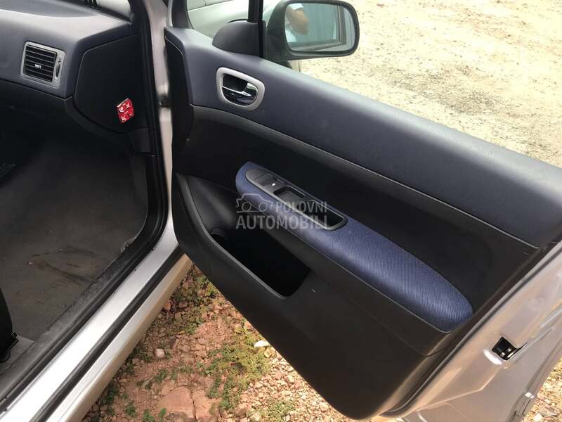 Unutrašnja/spoljna brava za Peugeot 307 od 2001. do 2008. god.