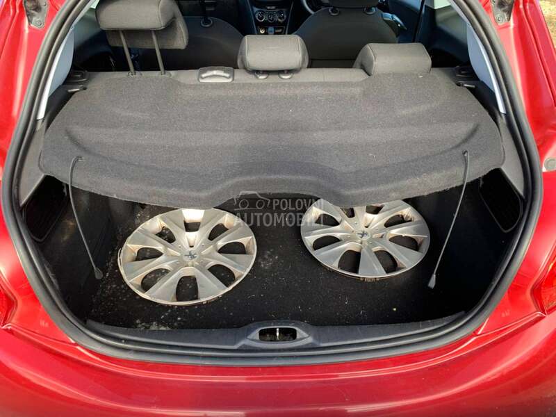 Polica gepeka za Peugeot 208 od 2012. do 2016. god.