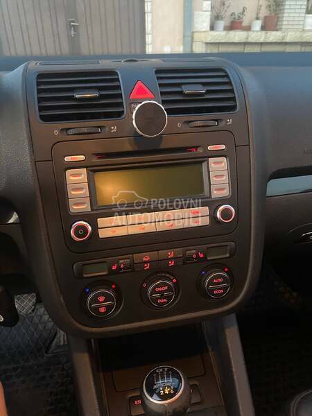 radio pasat b6,jetta,touran za Volkswagen Golf 5