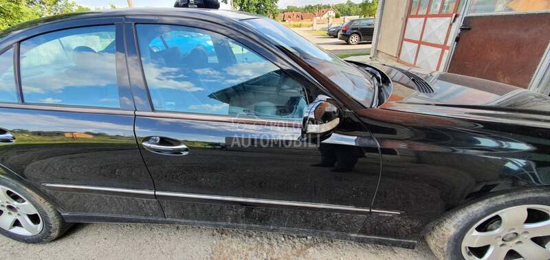 Vrata prednja desna za Mercedes Benz E 200, E 220, E 230 ... od 2002. do 2008. god.