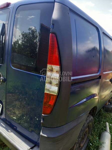 Plastika oko štop lampe za Fiat Doblo