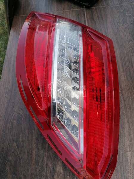 c 204 Amg desna lampa za Mercedes Benz C Klasa od 2009. do 2013. god.
