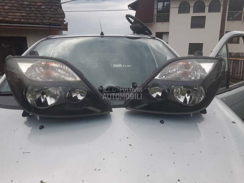 farovi za Renault Scenic od 2000. do 2003. god.