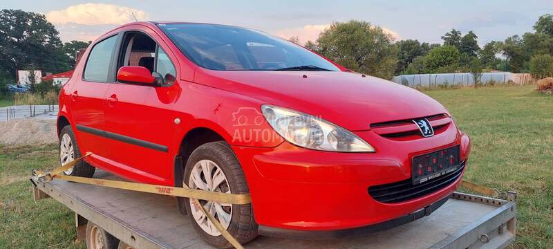 Peugeot 307 2005. god. -  kompletan auto u delovima