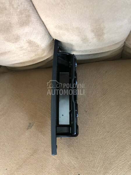 Zadnja pepeljara za Audi A4, A5, Q5 od 2007. do 2016. god.