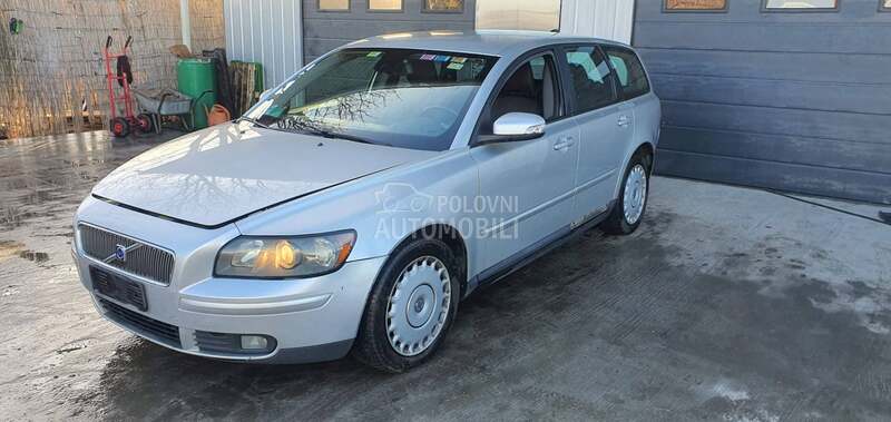 Volvo V50 2.0 D 2005. god. -  kompletan auto u delovima