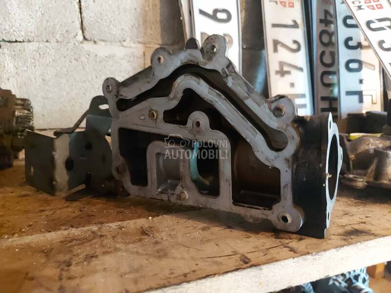 kuciste termostata za Renault Grand Scenic, Laguna, Megane ... od 2001. do 2006. god.
