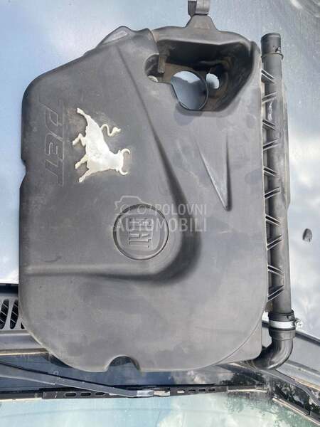 Poklopac motora za 1.4 T JET za Fiat Grande Punto od 2004. do 2012. god.