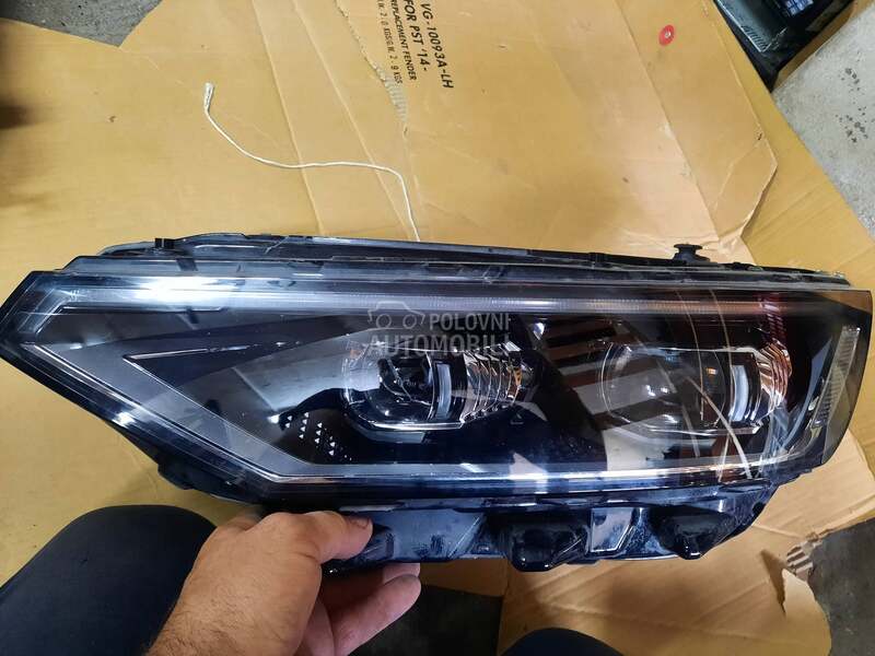 far za Volkswagen Passat B8