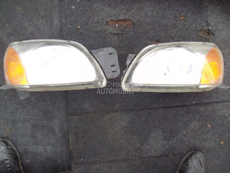 Farovi fiesta 4 restajling za Ford Fiesta od 2000. do 2002. god.