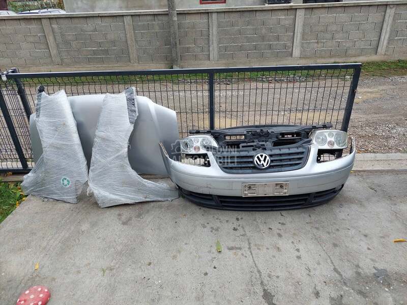 Volkswagen Touran Prednj 2003. god. -  kompletan auto u delovima