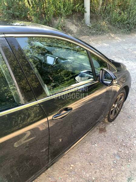 Prednja desna vrata za Peugeot 208 od 2012. do 2016. god.