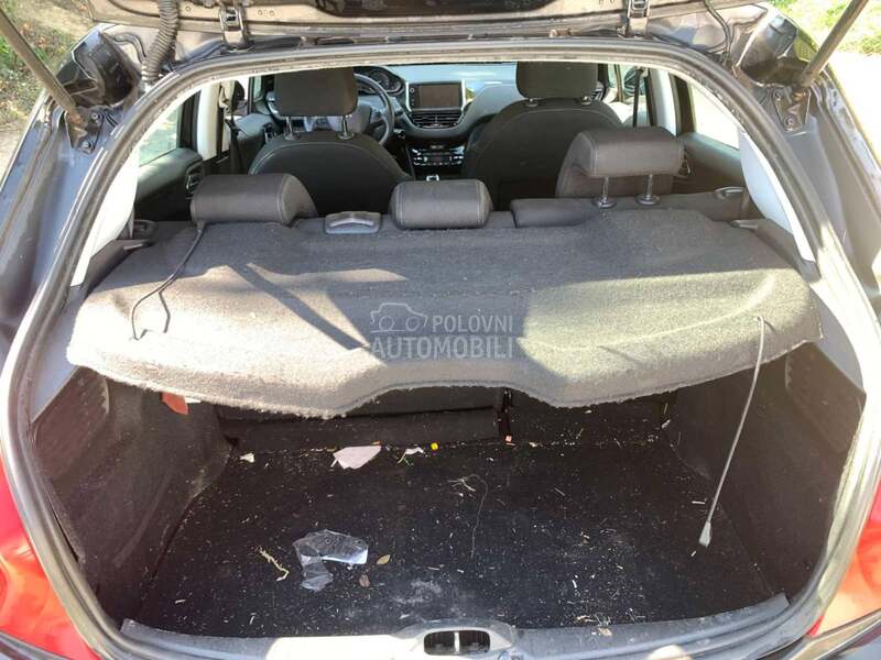 Polica gepeka za Peugeot 208 od 2012. do 2016. god.