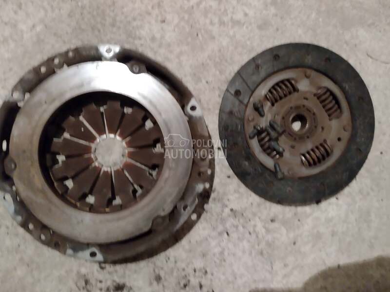 Set kvacila 1,4 16w za Volkswagen Golf 5 za 2007. god.