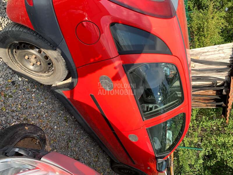 Opel Corsa C 2002. god. -  kompletan auto u delovima