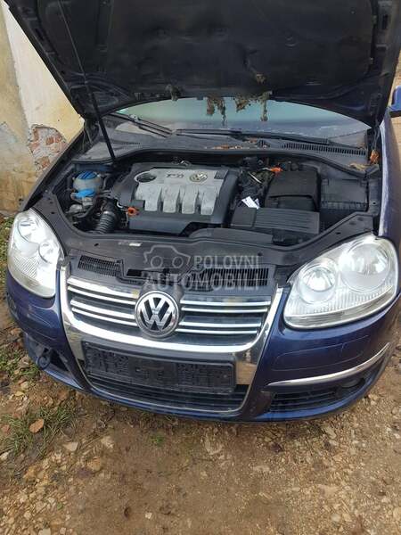 Prednji  branik za Volkswagen Golf 5