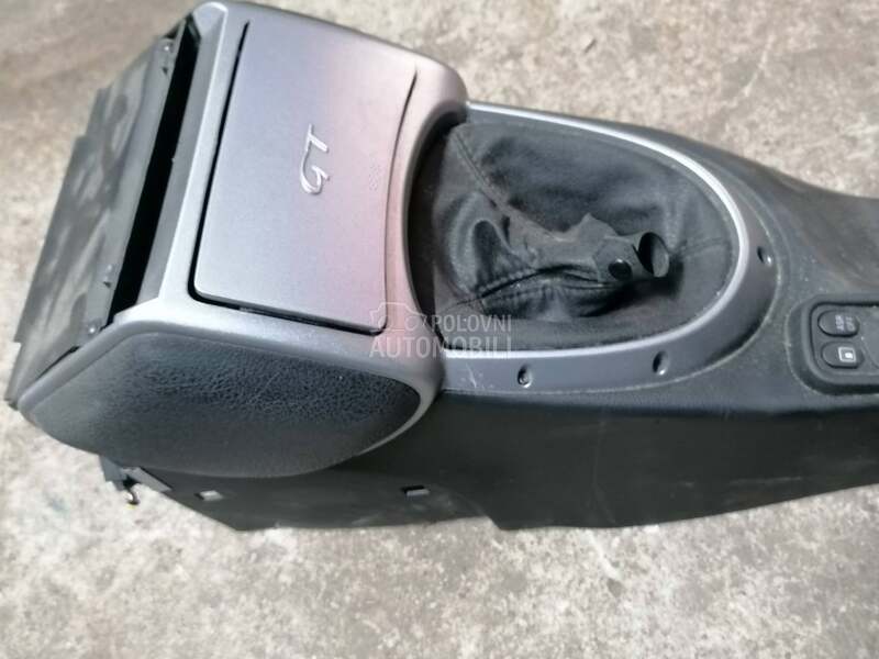 Centralna konzola za Alfa Romeo 147, GT
