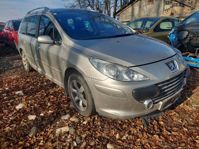 Peugeot 307 2006. god. -  kompletan auto u delovima