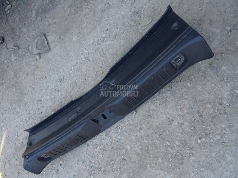 Plastika gepeka na veznom limu za Fiat Croma