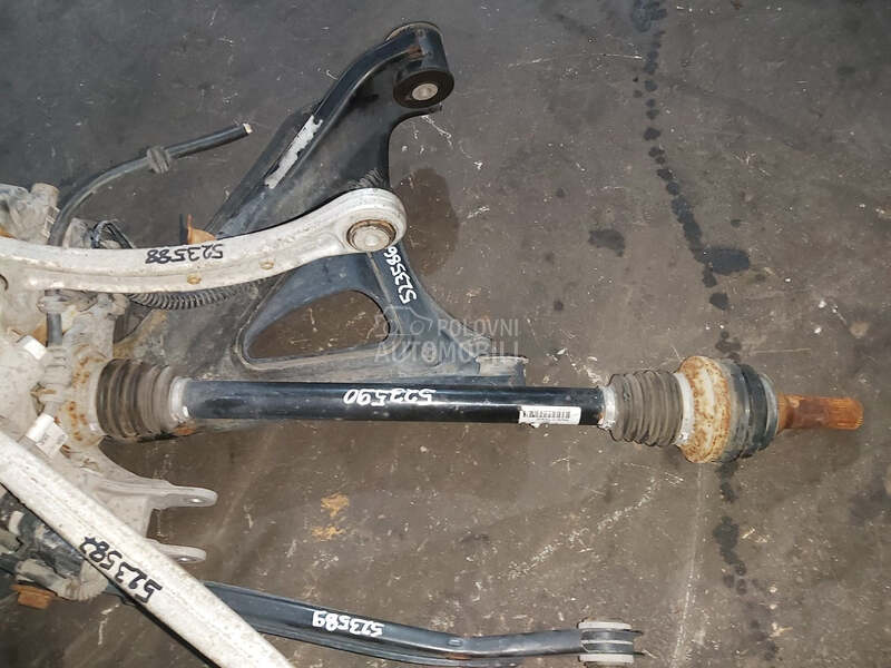 POLUOSOVINA za Volkswagen Touareg