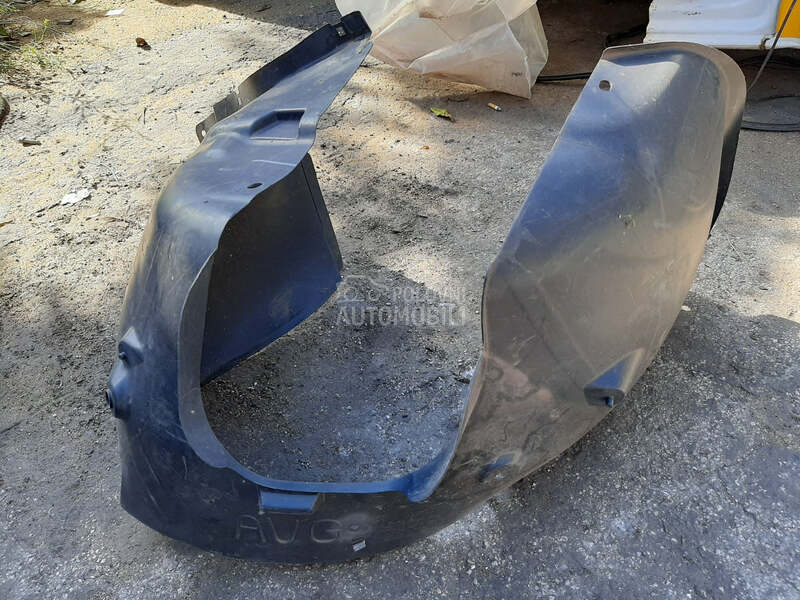 UNUTRASNJI BLATOBRAN za Peugeot 208