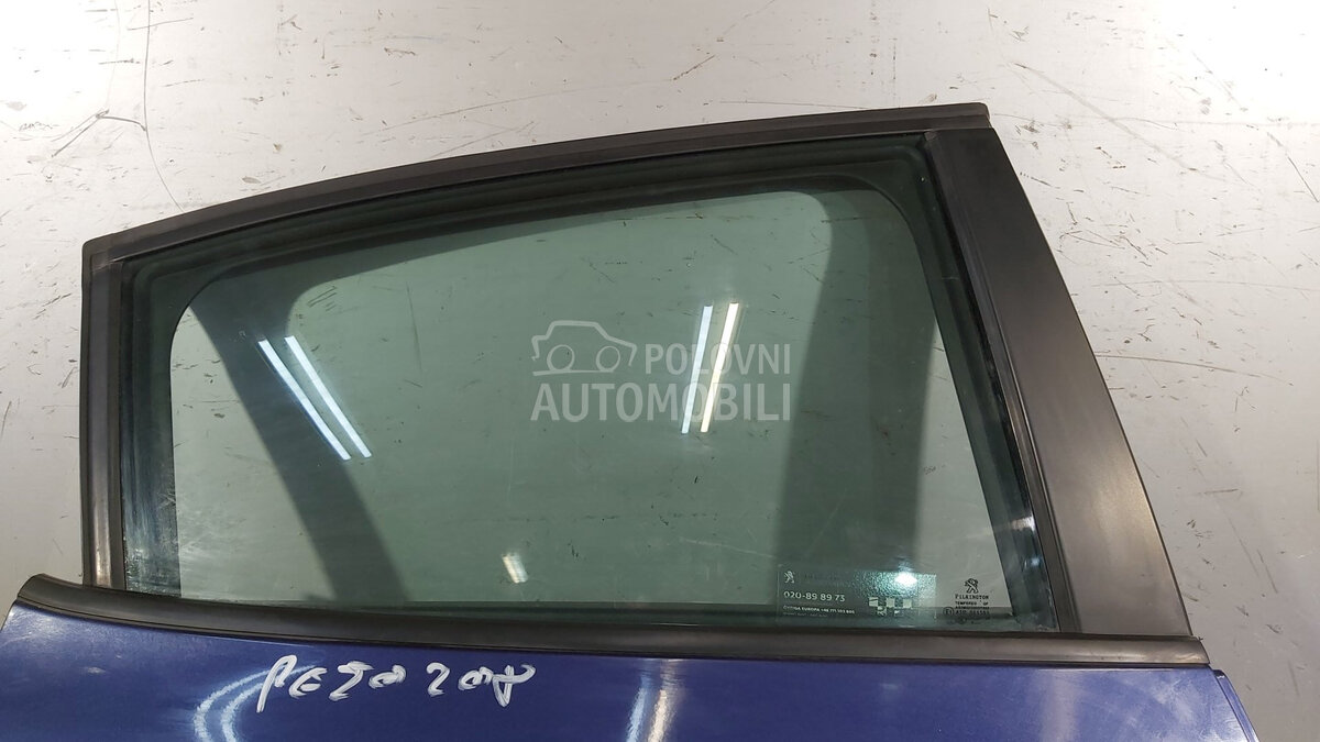 STAKLO za Peugeot 208