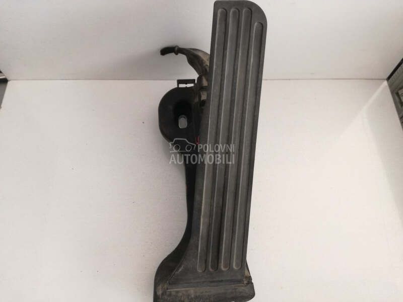 PAPUCICA GASA za Volkswagen Golf 5