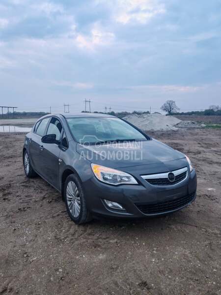Opel Astra J Astra 2012. god. -  kompletan auto u delovima