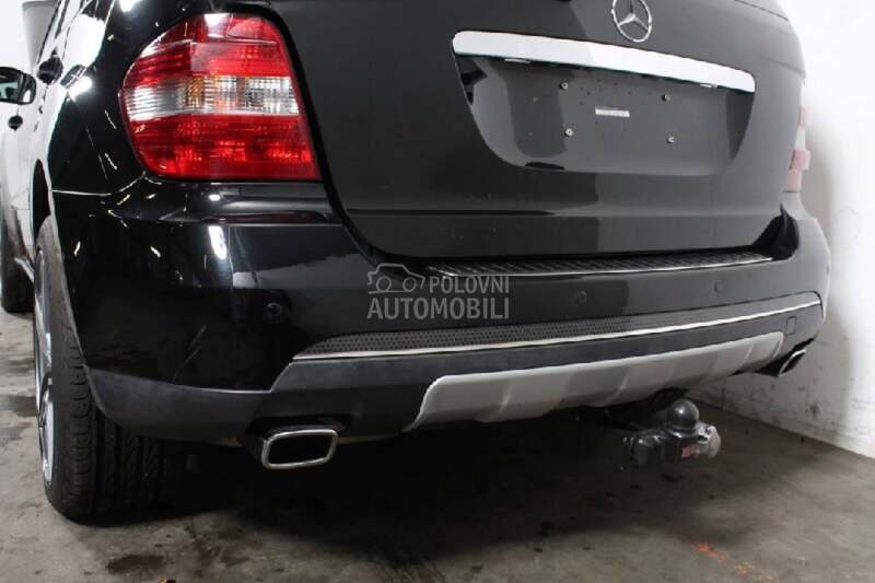 Zadnji branik za Mercedes Benz ML 230, ML 270, ML 320 ... od 2005. do 2011. god.