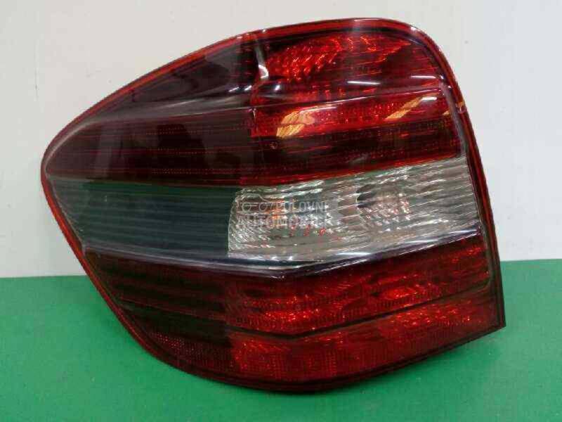 Stop svetlo levo za Mercedes Benz ML 230, ML 270, ML 320 ... od 2005. do 2011. god.
