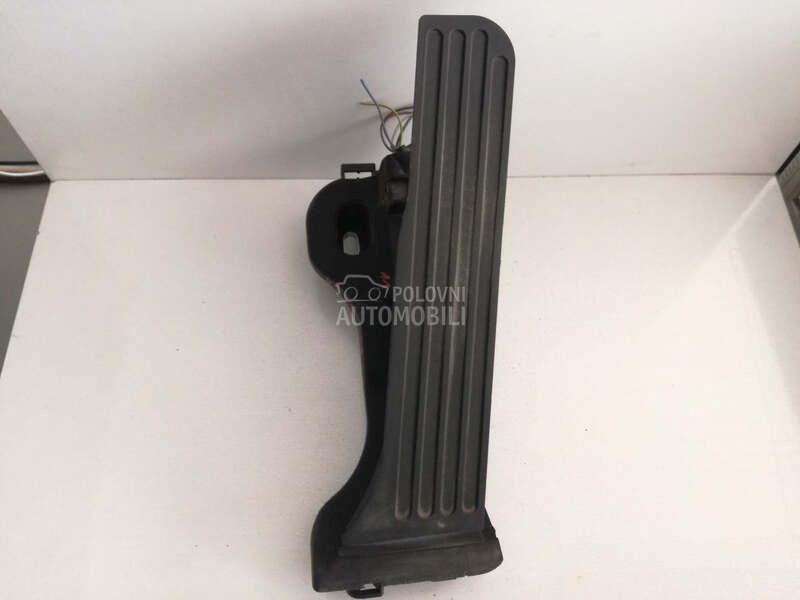 PAPUCICA GASA za Volkswagen Golf 5