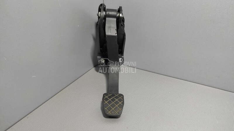 PAPUCICA GASA za Volkswagen Golf 6