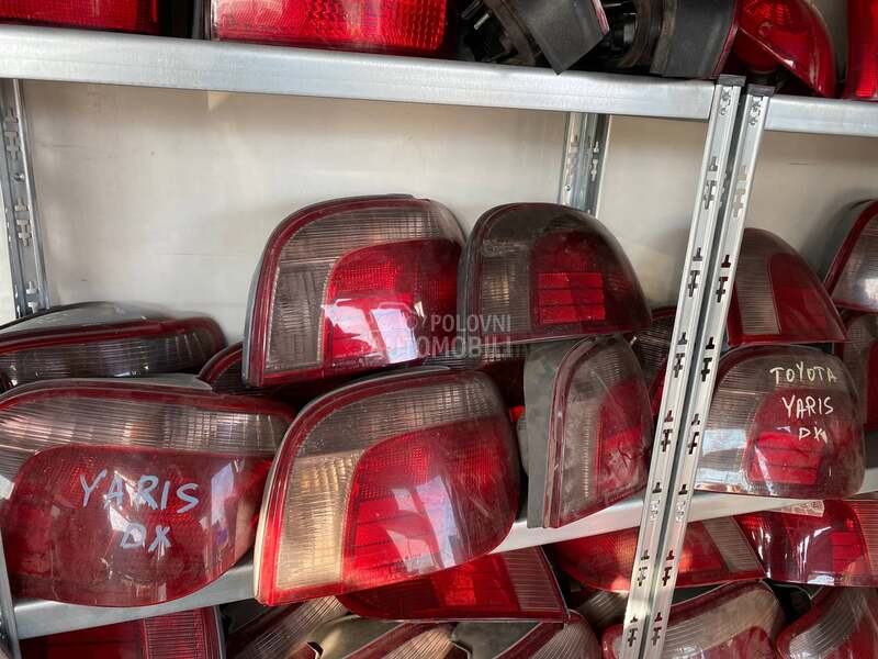 desna stop lampa za Toyota Yaris od 1999. do 2003. god.