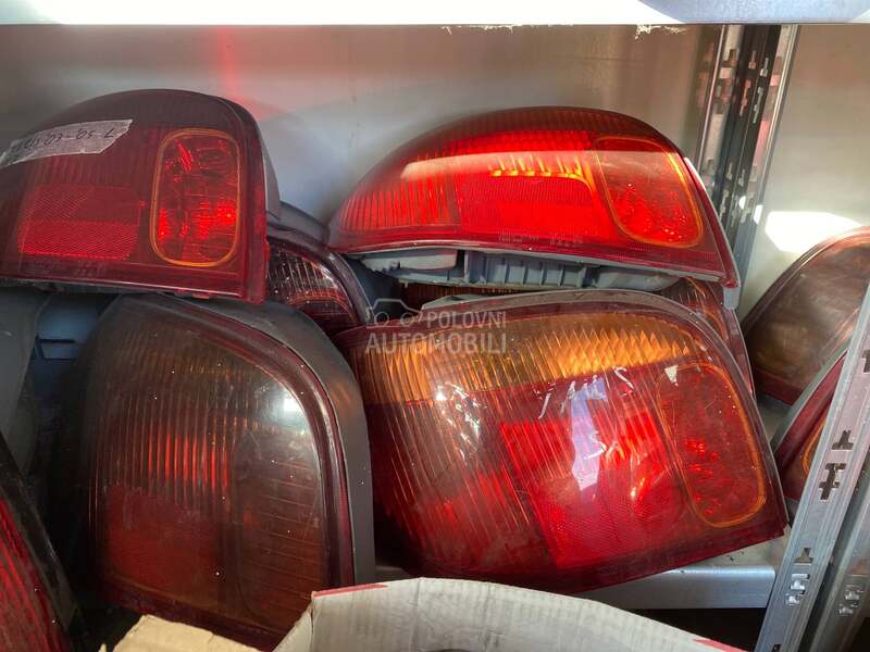 leva stop lampa za Toyota Yaris od 2003. do 2005. god.
