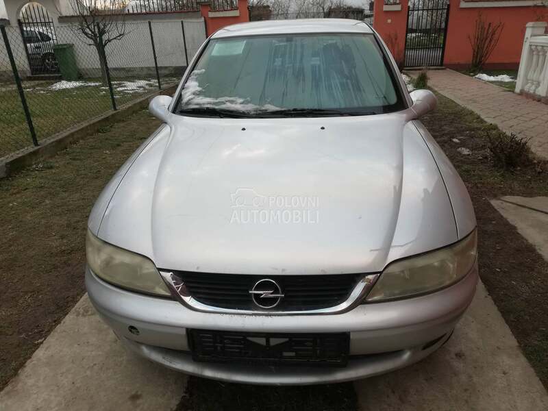 Prednji i zadnji branik za Opel Vectra B od 1999. do 2002. god.