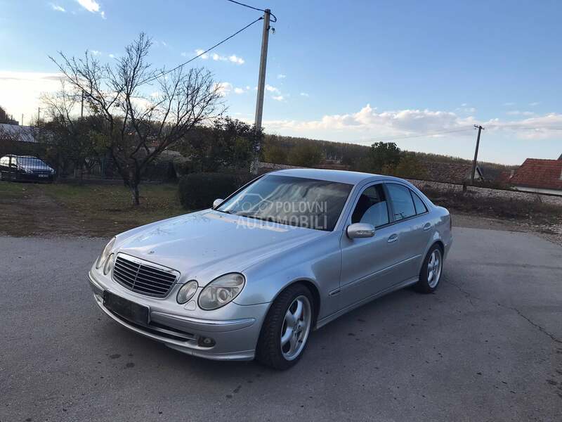 Mercedes Benz E Klasa -  kompletan auto u delovima