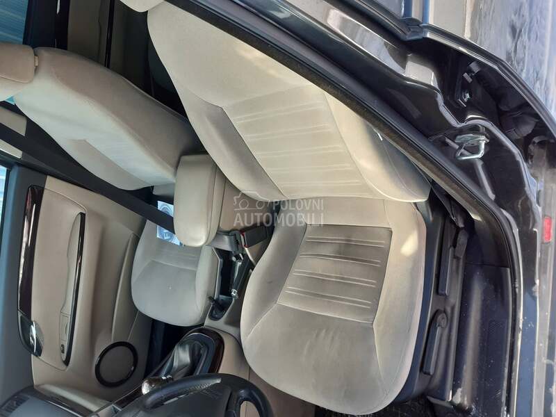 sedišta za Fiat Croma