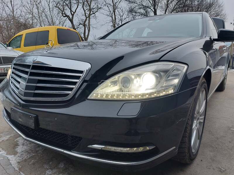 Osigurači i table osigurača za Mercedes Benz S 350 od 2006. do 2011. god.