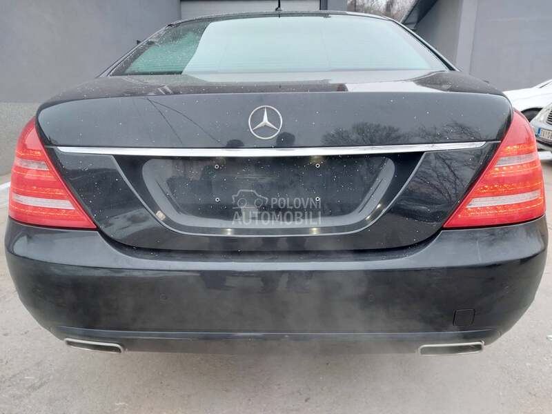 Branik zadnji za Mercedes Benz S 350 od 2009. do 2012. god.