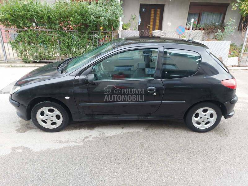 Peugeot 206 1,4i 2002. god. -  kompletan auto u delovima