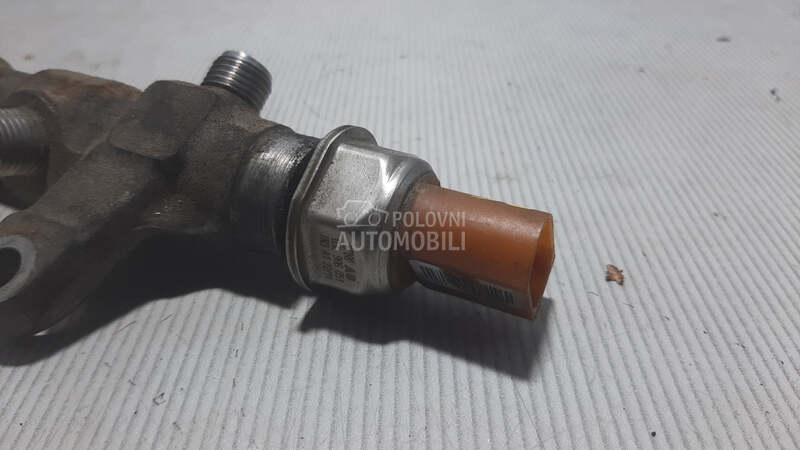SENZOR PRITISKA GORIVA za Volkswagen Passat B7